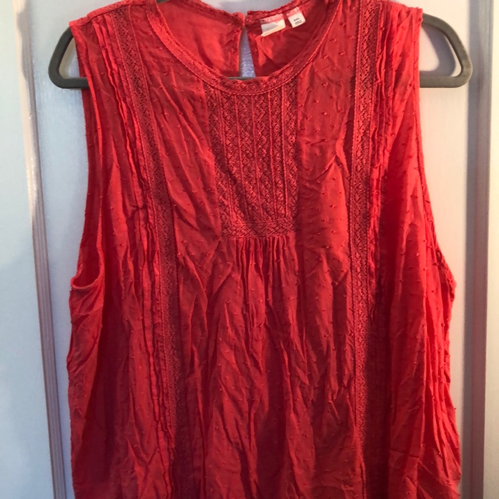 Gap bright pink sleeveless top w/Swiss Dot & lace